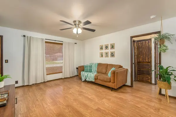 2631 N Hood Ave, Wichita, KS 67204-5036