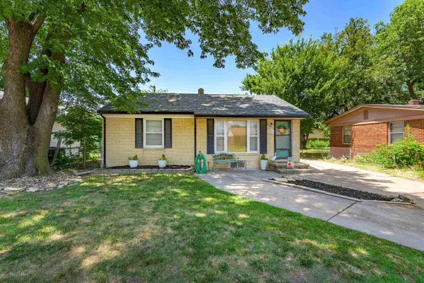 2631 N Hood Ave, Wichita, KS 67204-5036