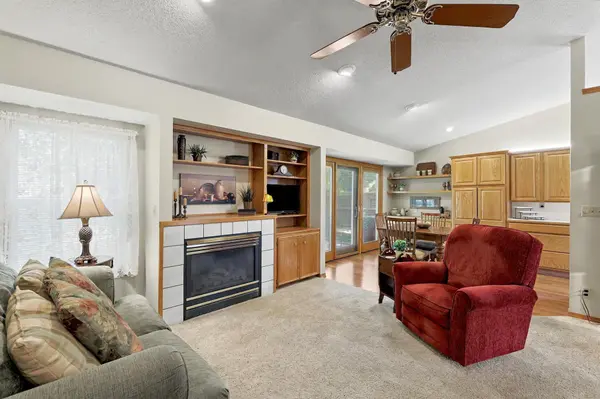 1212 N Sunset Dr, Derby, KS 67037