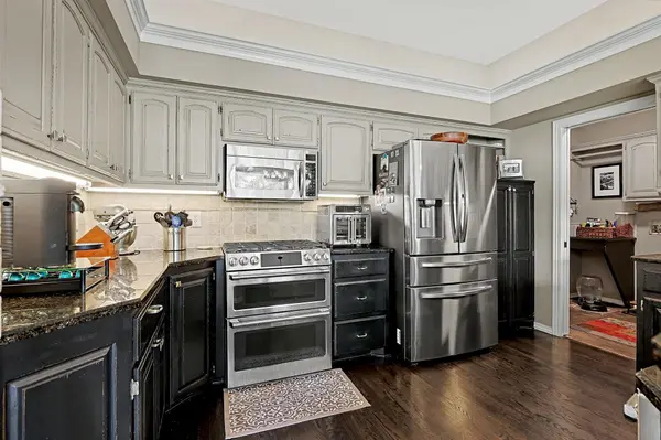 5021 N Harborside Ct, Wichita, KS 67204-2371