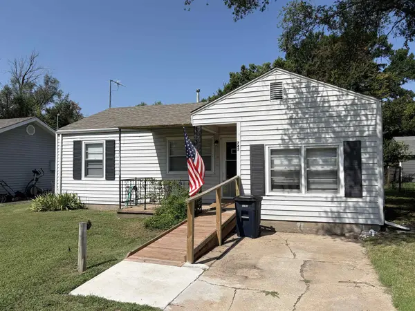 743 S Charron Dr, El Dorado, KS 67042