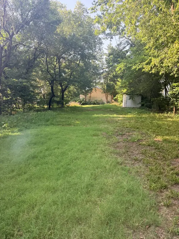 425 E 2nd St, Newton, KS 67114