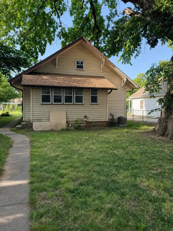 406 W 3rd St, Newton, KS 67114