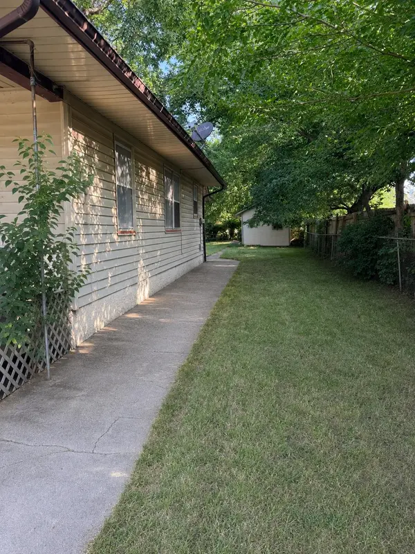 406 W 3rd St, Newton, KS 67114
