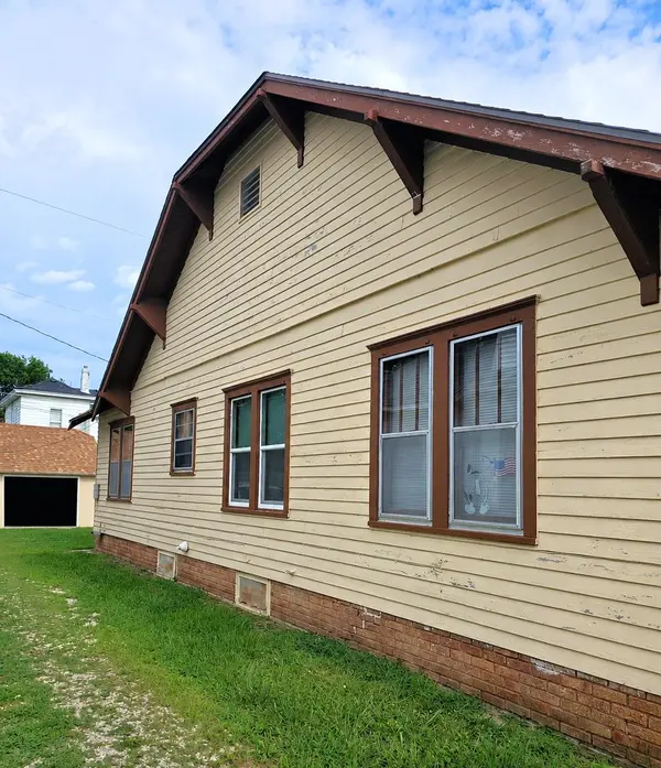 415-417 Putnam Ave, Salina, KS 67401