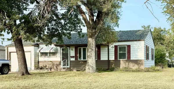 831 Vassar Dr, Salina, KS 67401
