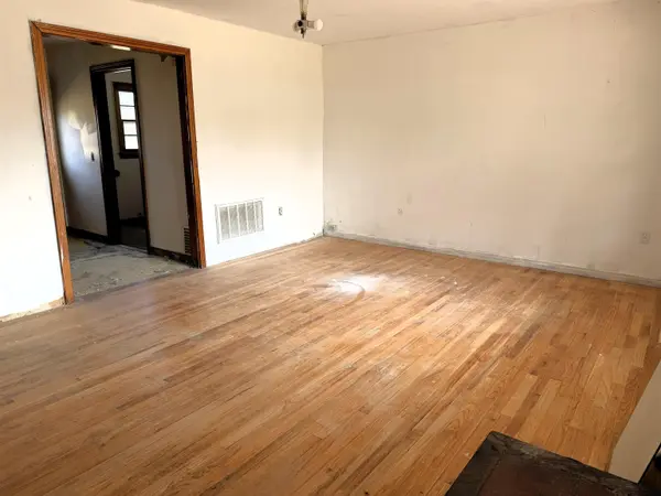 604 S 3rd St, Bushton, KS 67427