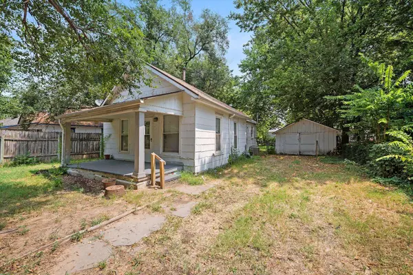 1024 S Greenwood Ave, Wichita, KS 67211-2609