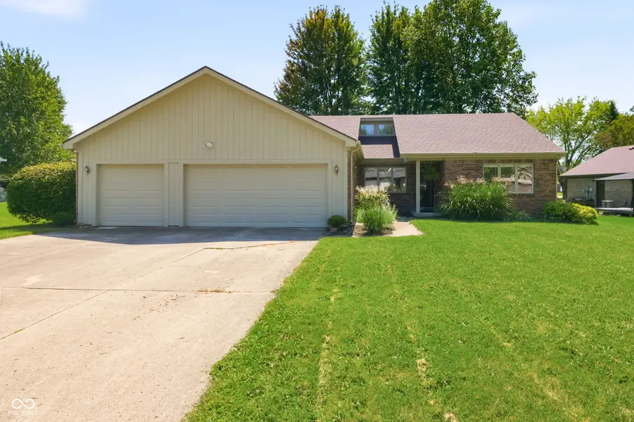 305 Lake View DR, Greenfield, IN 46140