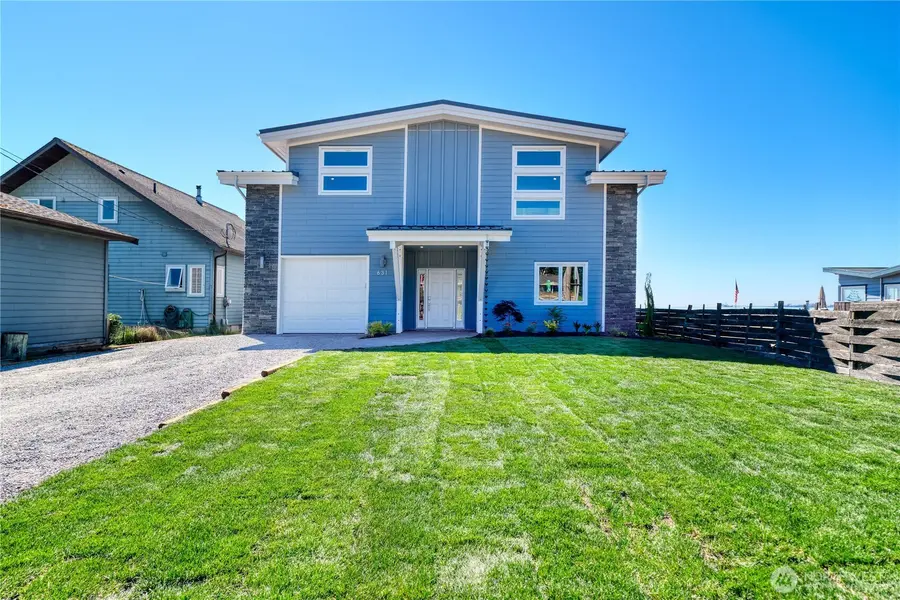631 Freeman LN, Point Roberts, WA 98281