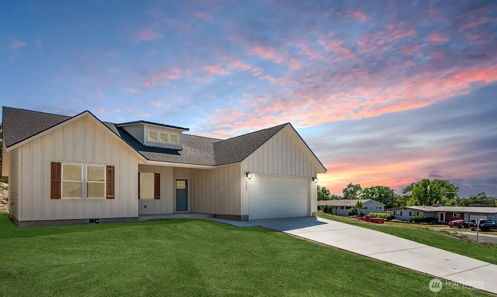 225 W Linden AVE, Moses Lake, WA 98837