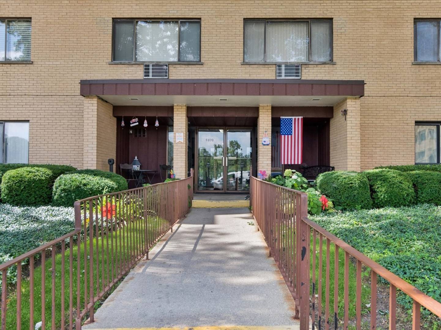 6670 S Brainard AVE #409, Countryside, IL 60525