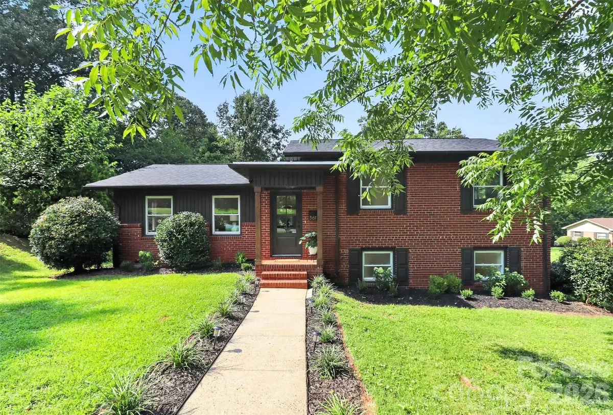 3617 Woodleaf RD, Charlotte, NC 28205