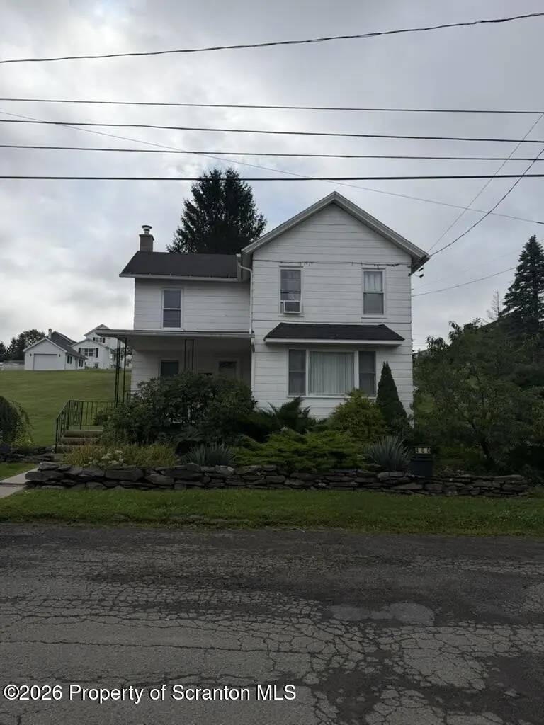 400 Hudson ST, Mayfield, PA 18433