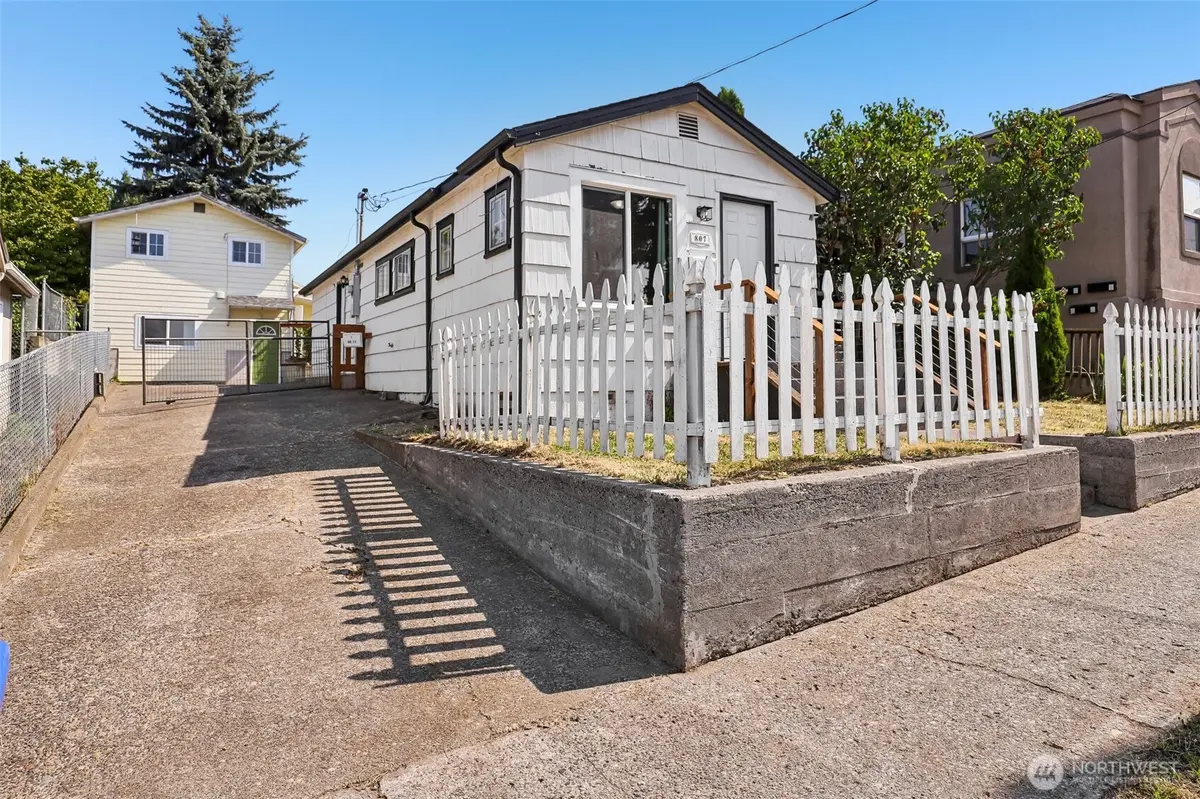 807 Columbia ST, Kelso, WA 98626
