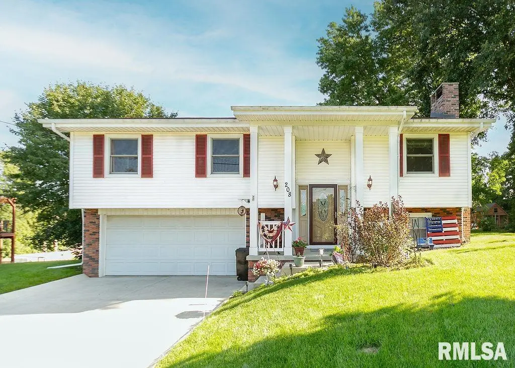 208 LAKE RD, Eureka, IL 61530