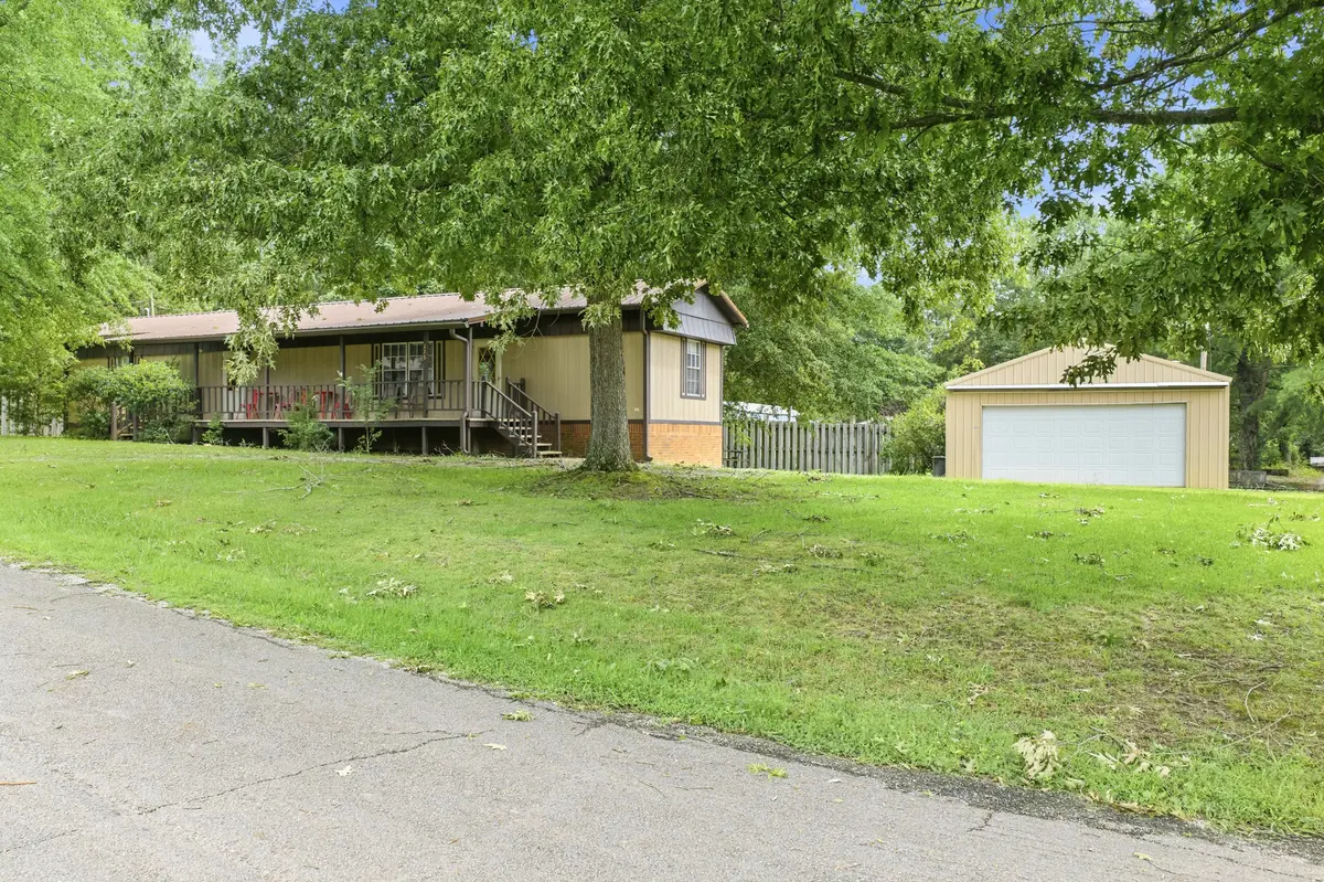 225 Pineview Dr, Springville, TN 38256