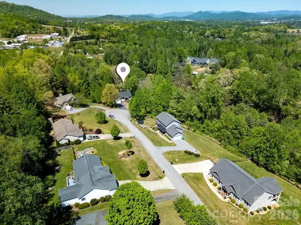 404 High Ridge DR, Mills River, NC 28759