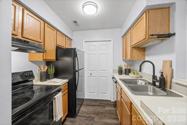 8119 Tremaine CT #Unit E, Charlotte, NC 28227