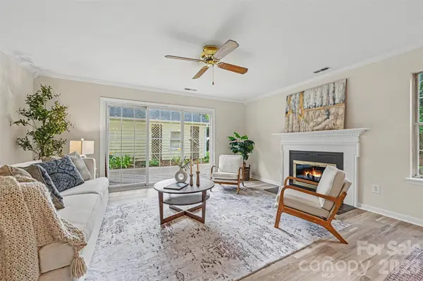 8834 Rittenhouse CIR, Charlotte, NC 28270
