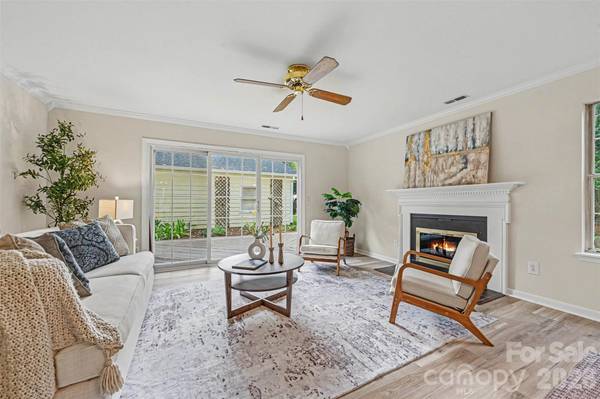 8834 Rittenhouse CIR, Charlotte, NC 28270