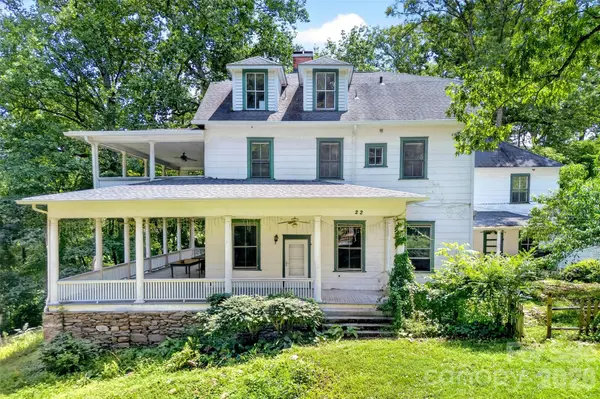 22 Woodbend LN, Black Mountain, NC 28711