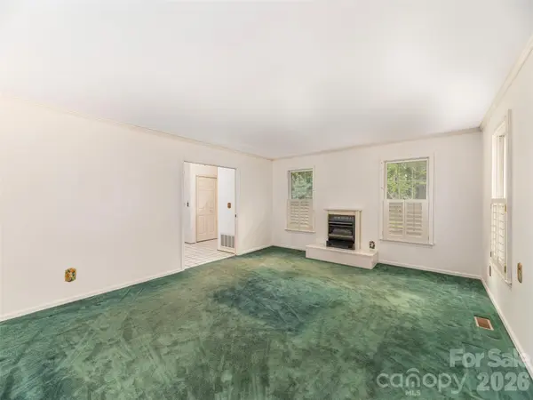 200 Heathcote RD, Hendersonville, NC 28791