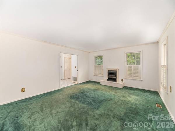 200 Heathcote RD, Hendersonville, NC 28791