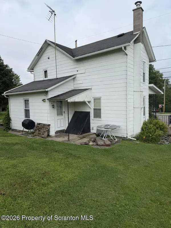 400 Hudson ST, Mayfield, PA 18433