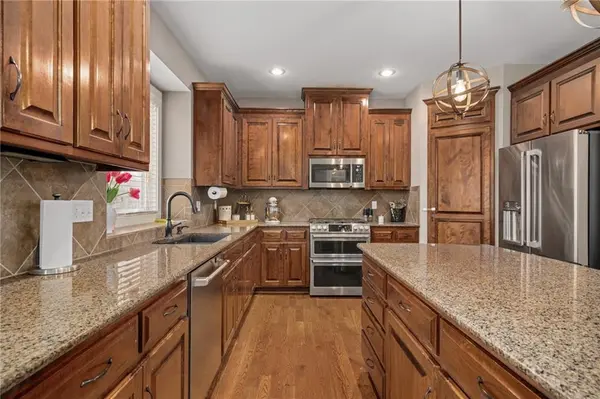16394 W 171st TER, Olathe, KS 66062