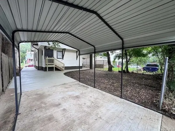 1219 E 41st ST, Kansas City, MO 64110
