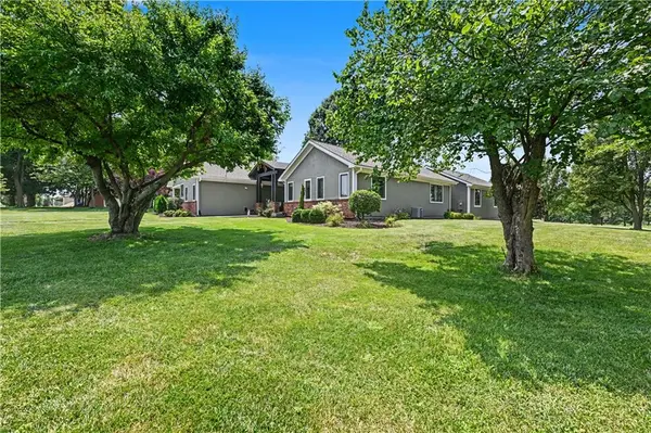 19960 Briar ST, Stilwell, KS 66085