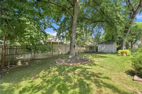 14224 S Cottonwood DR, Olathe, KS 66062