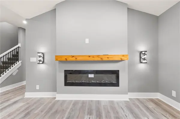 15905 W 289th ST, Paola, KS 66071