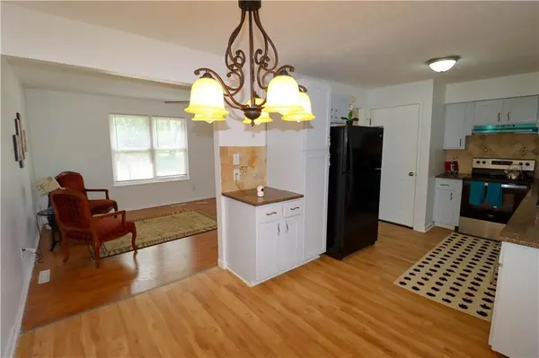 8006 E 105th ST, Kansas City, MO 64134