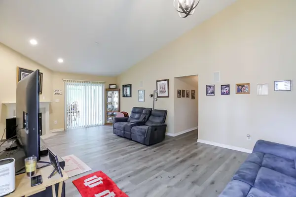 6824 Millbrook CIR, Indianapolis, IN 46237