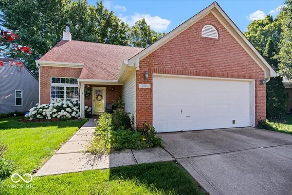 2261 Rolling Oak DR, Indianapolis, IN 46214