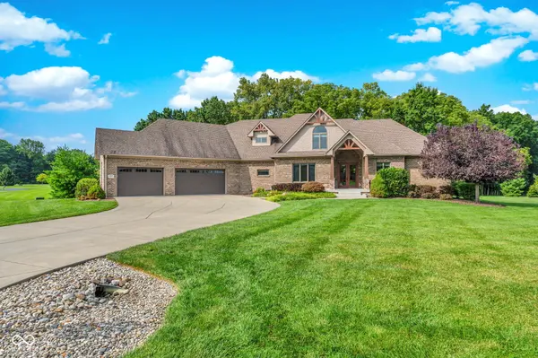 4202 Whitetail Woods DR, Bargersville, IN 46106