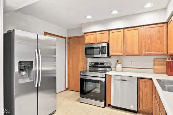 305 Lake View DR, Greenfield, IN 46140