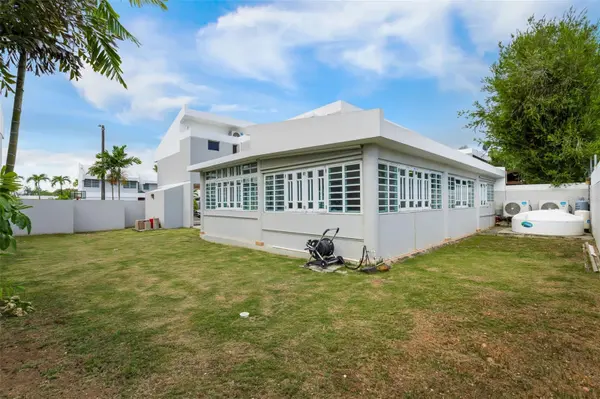 URB VILLAS DE SAN IGNACIO CALLE SAN EDMUNDO #14, San Juan, PR 00927