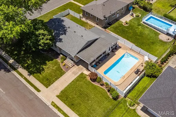 1515 Madison AVE, Edwardsville, IL 62025