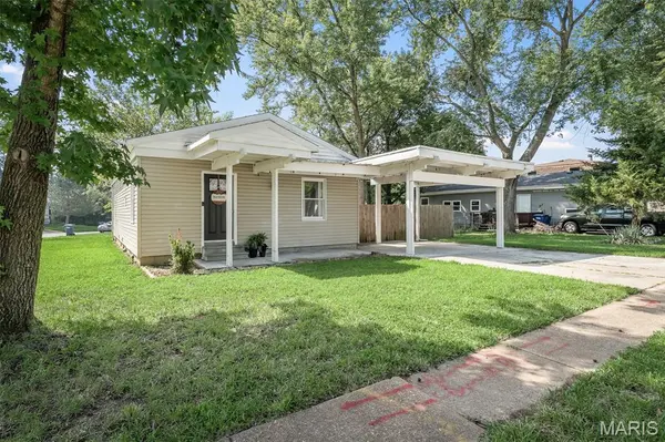 30 Cedar DR, Pacific, MO 63069