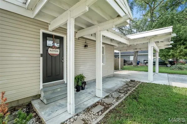 30 Cedar DR, Pacific, MO 63069