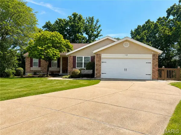 728 Wisdom CT, Fenton, MO 63026