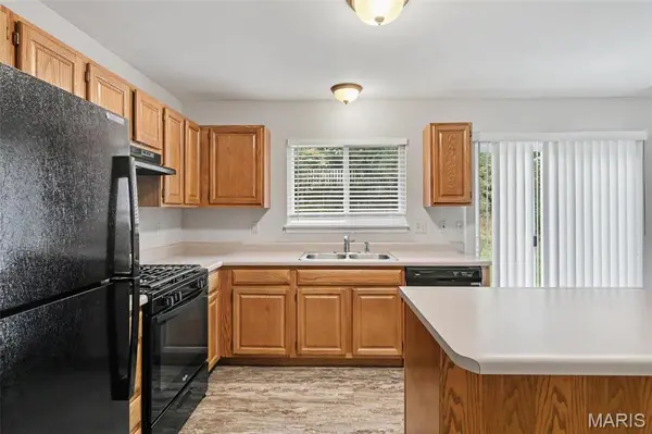 217 Royallsprings Pkwy, O'fallon, MO 63368