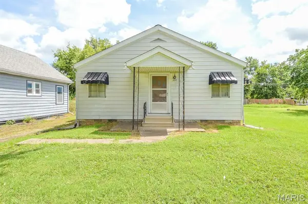 620 N 3rd ST, Dupo, IL 62239
