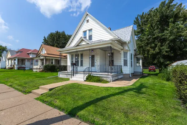 2112 Rockingham RD, Davenport, IA 52802