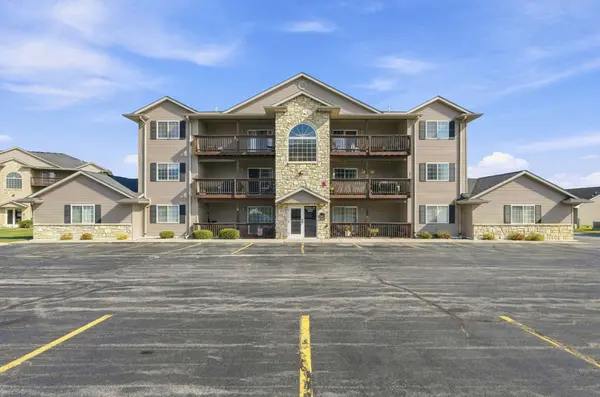 3213 S 16th AVE #204, Eldridge, IA 52748