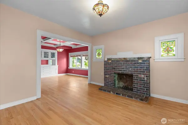 2010 NE 54th ST, Seattle, WA 98105