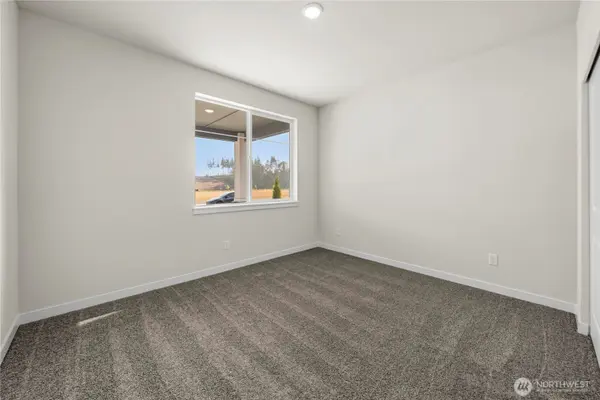 13906 208th AVE E, Bonney Lake, WA 98391